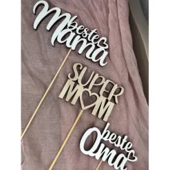 blumiges Muttertags Gesteck in frisches Farben und vielen verschiedenen Trockenblumen