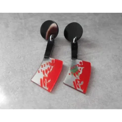 Blutige Hackebeil Ohrstecker – Halloween Messer Statement Schmuck aus Acryl
