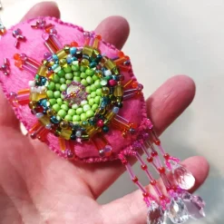 Boho Ornament Unikat handbestickt bunt mit Perlen – Luxus Deko Herz & Oval, pompös handmade