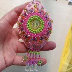 Boho Ornament Unikat handbestickt bunt mit Perlen – Luxus Deko Herz & Oval, pompös handmade