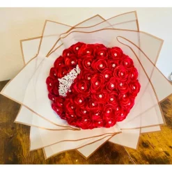 Bouquet mit 50 handgefertigten Satinrosen