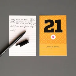 Box zum Sammeln von Erinnerungen – HAPPYDAYSBOX, Kombination aus Kalender und Tagebuch zum Notieren schöner Momente