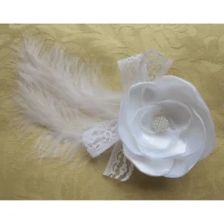 Braut Haarklammer Kopfschmuck Satin Stoffblume weiß Spitze Perle Federn "Petit Reve" Hochzeit