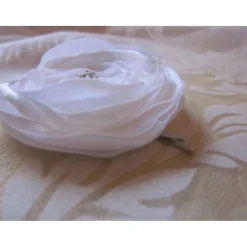 Braut Kopfschmuck weiß Haarklammer Haarblume Stoffblume Satin Brautschmuck "Blanche"