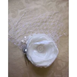 Brautkamm Haarkamm Creme Weiß Satin Blume Brautschmuck Kamm Stoffblume mit Perlen "Jolie"