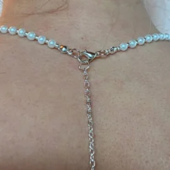 Brautschmuck-Set aus schneeweißen Glaswachsperlen – Rückenkette, Armband & Ohrringe individualisierbar