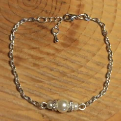 Brautschmuck-Set schneeweiß: Rückenkette, Armband & Ohrringe aus Glaswachsperlen mit Strass – individualisierbar