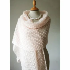Brautstola, Brautschal, pastell lachs rose, Hochzeitsstola aus Mohair, gestrickte Mohairstola, Strickstola, Umschlagtuch, Mohairstola