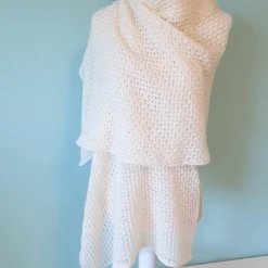 Brautstola Cremeweiß – Edle Stola aus feinster Wolle, Baumwolle & Kaschmir, filigranes Muster