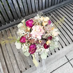Brautstrauß aus getrockneten Blumen (teils in Bio-Qualität) in Boho-Style