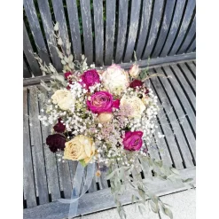 Brautstrauss Boho asymmetrisch Blumenstrauss aus ungespritzten getrockneten Rosen, Eukalyptus,etc. (teils Bio-Trockenblu