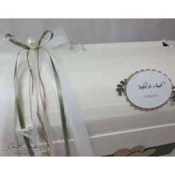 Briefbox Truhe DUNKELGRÜN-BRAUN mit Holzherzen und Perle - Hochzeit Kartenbox