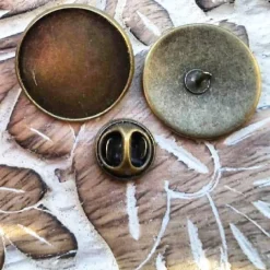 Brosche Pin Anstecknadel Cabochon 20mm personalisiert