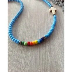 Bunte Kinderkette' mit einem Howlithkreuz und Rocailles in Regenbogenfarben