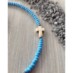 Bunte Kinderkette' mit einem Howlithkreuz und Rocailles in Regenbogenfarben