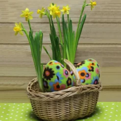 Bunte Stoffeier als dekorative Ostereier – Osterdeko mit Blumen von la miscela