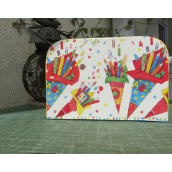 Bunter Koffer zum Schulanfang