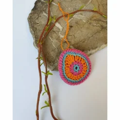 Buntes gehäkeltes Wende-Osterei