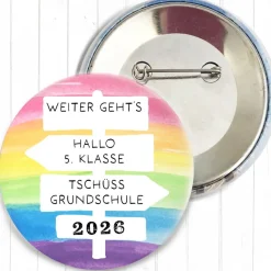 Button „Tschüss Grundschule 2026 – Hallo 5. Klasse“ | Regenbogen-Design | 38mm & 59mm | Geschenk Schulwechsel & Abschied