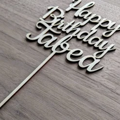 Cake Topper zum Geburtstag - Personalisierter Kuchenstecker mit einem Namen - Geschenkidee für individuelle Torten