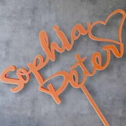 Cake Topper zur Hochzeit – personalisierter Tortenstecker mit Namen und Herz als Hochzeitstortendeko