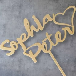 Cake Topper zur Hochzeit – personalisierter Tortenstecker mit Namen und Herz als Hochzeitstortendeko