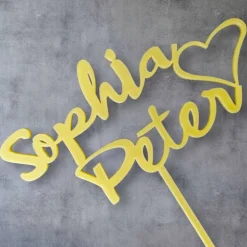 Cake Topper zur Hochzeit – personalisierter Tortenstecker mit Namen und Herz als Hochzeitstortendeko