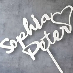 Cake Topper zur Hochzeit – personalisierter Tortenstecker mit Namen und Herz als Hochzeitstortendeko