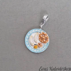 Charm Anhänger: Teller mit bayrischer Brotzeit