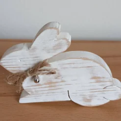 Charmanter Holz-Osterhase im Vintage-Stil