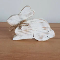 Charmanter Holz-Osterhase im Vintage-Stil