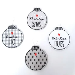 Christbaumkugeln aus Stoff im 4er Set, Geschenkanhänger bestickt