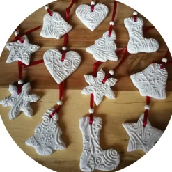 Christbaumschmuck 12 Anhänger Weihnachten | weiß rot | 5 -5,5 cm