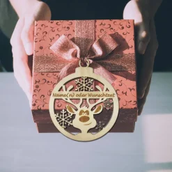 Christbaumschmuck Personalisierbar - Weihnachtsschmuck mit Namen aus Holz - Rentier, Schneemann oder Pinguin