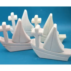 Christliches Schiff aus Raysin in Pastell – Maritime Tischdeko handgemacht für Taufe, Konfirmation und Kommunion