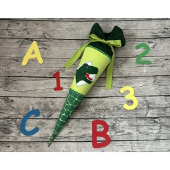 coole Schultüte / Zuckertüte in Grün mit Dinosaurier T-Rex