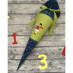 coole Schultüte Blau/grün mit Fußballer  - Fußball Motiv -