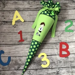 coole Schultüte Fußball in grün Fußball-Junge