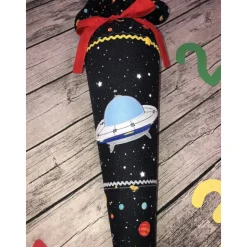 coole Schultüte Galaxie mit Ufo, Planeten und reflektierenden Sternen