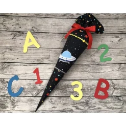 coole Schultüte Galaxie mit Ufo, Planeten und reflektierenden Sternen