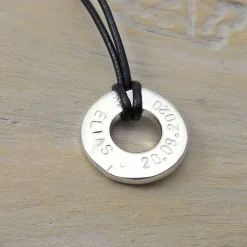 Cooler Anhänger in Silber "Stamped Wheel S", personalisierbares Geschenk zur Kommunion, Konfirmation, Firmung