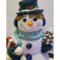 Cooler Schneemann mit Tannenbaum