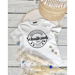 Cooles T-Shirt Schulkind 2025 mit Name des Kindes, personalisiert, Erstklässler, Geschenk zur Einschulung