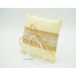 Cremefarbenes Ringkissen Hochzeit rustikal Jute Spitze 13x13cm Unikat handgemacht