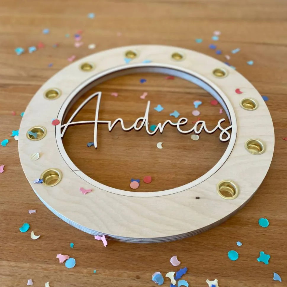 Dein Geburtstagskranz mit 10 Kerzenhaltern & personalisiertem Einleger – Selbstgemachte Holzdeko