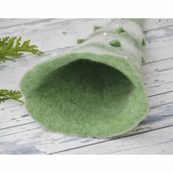 Deko Filz Tannenbaum aus dem Naturmaterial Wolle in Handarbeit gefilzt;