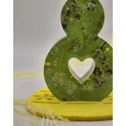 Deko Hase mit echten Blüten grün