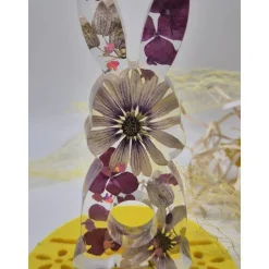 Deko Hase mit echten Blüten Lila