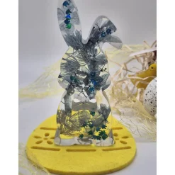 Deko Hase mit echten Blüten hellblau