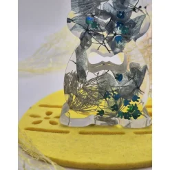 Deko Hase mit echten Blüten hellblau